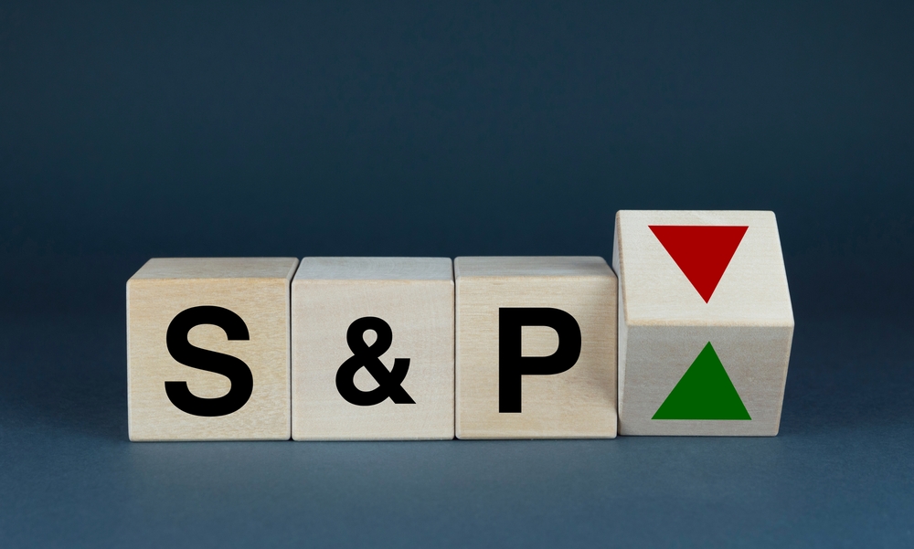 photo showing S&P blocks with up and down arrows